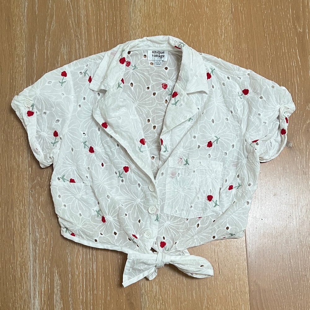 Unique Vintage Women’s Tie Front Top